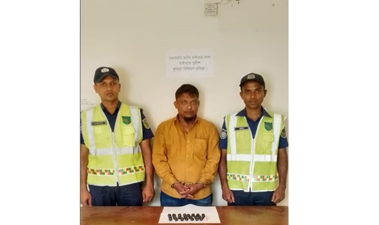 কুমিল্লায় অভিনব কায়দায় ইয়াবা পাচারকালে হাইওয়ে পুলিশের হাতে আটক ১